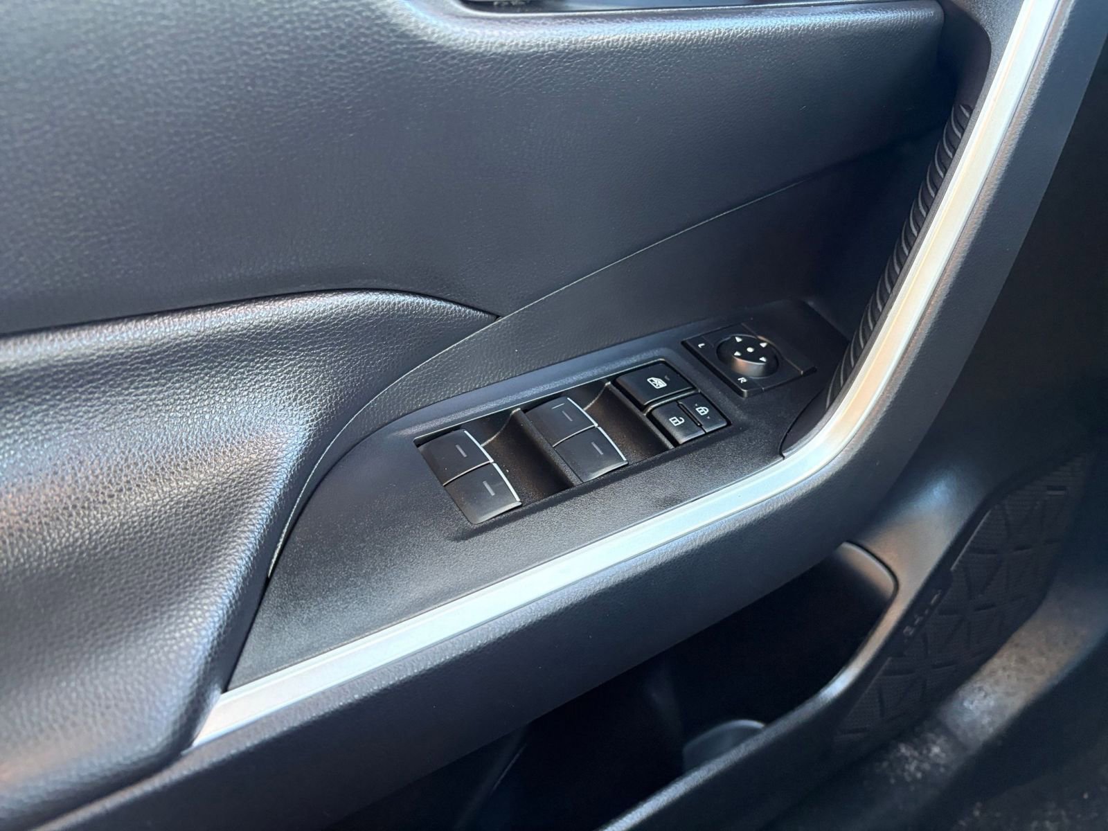 Used 2025 Toyota RAV4 XLE w/ Weather Package FWD image 18