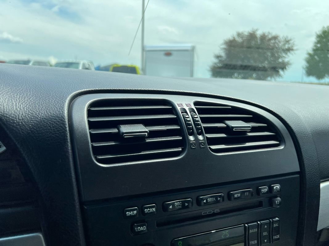 Used 2003 Ford Thunderbird image 31