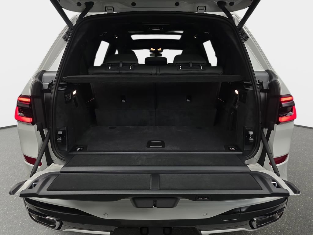 New 2026 BMW X7 xDrive40i w/ M Sport Package image 13