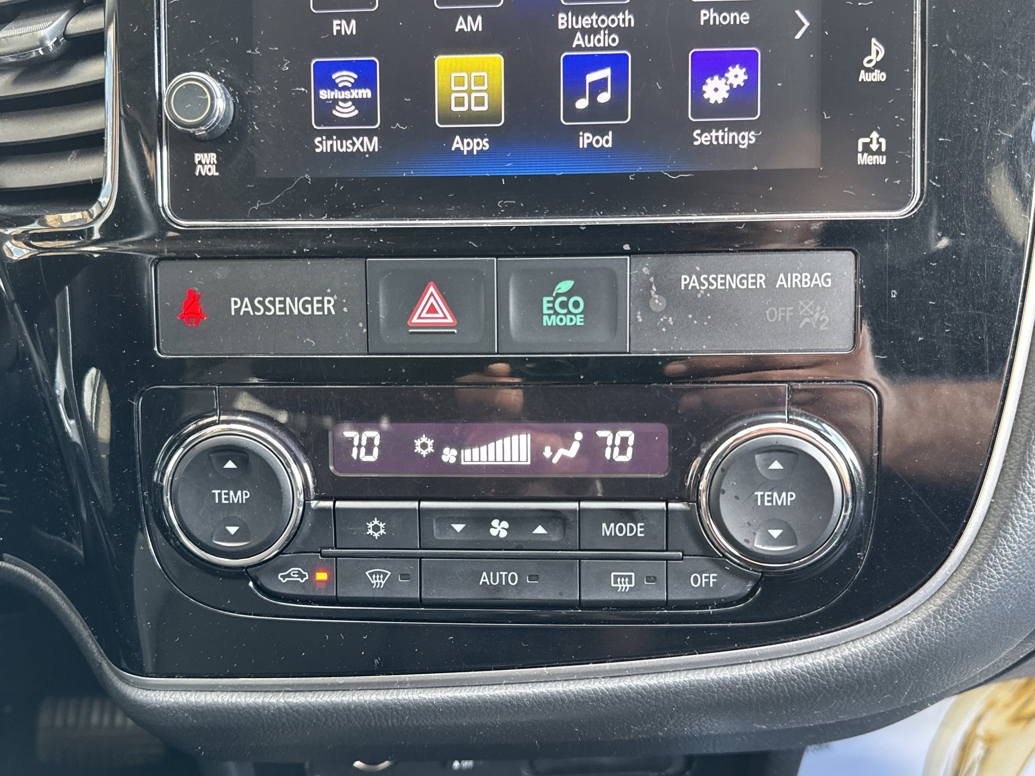 Used 2018 Mitsubishi Outlander SEL AWD/4WD image 16
