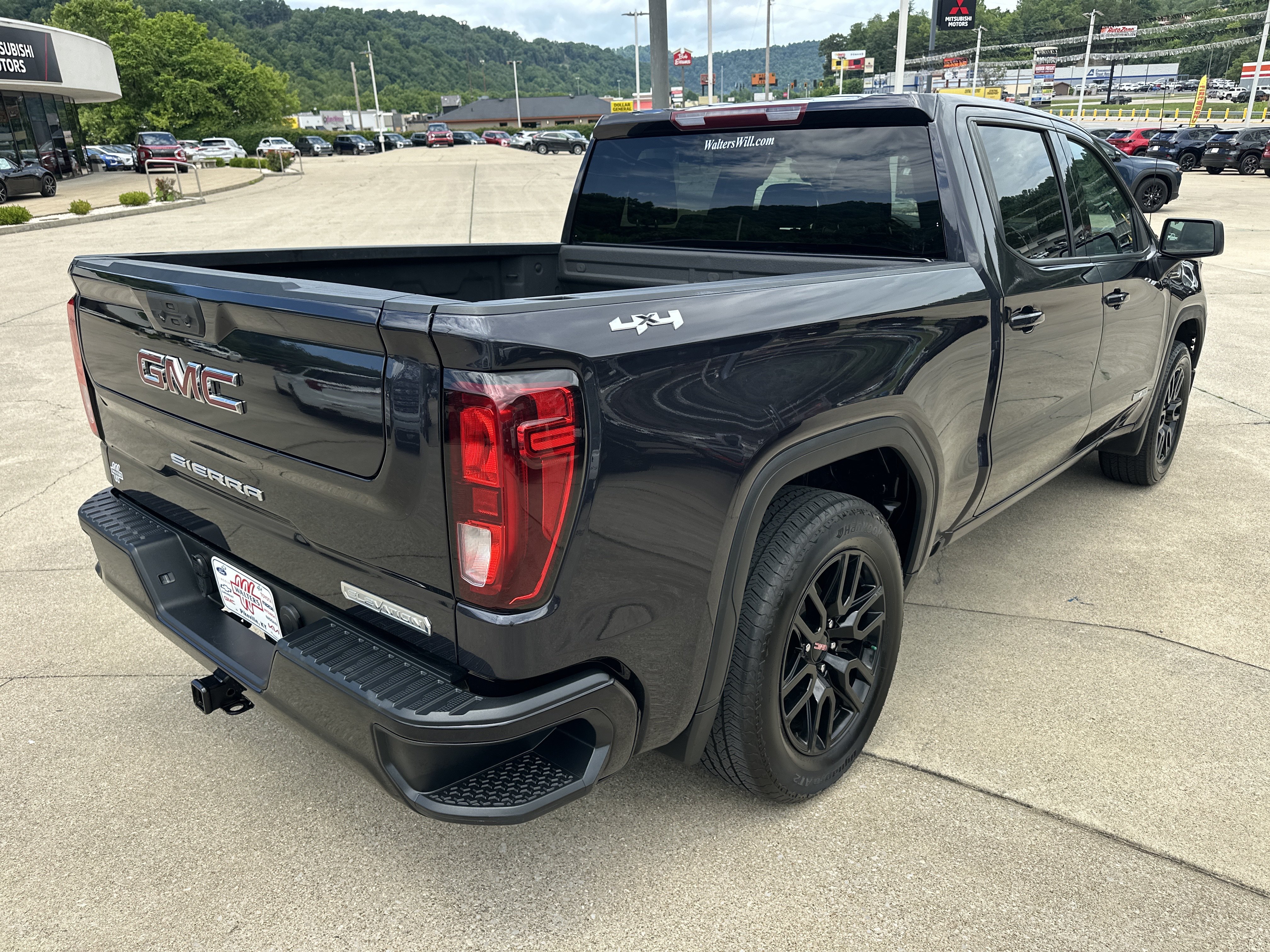 Used 2022 GMC Sierra 1500 Elevation AWD/4WD image 2