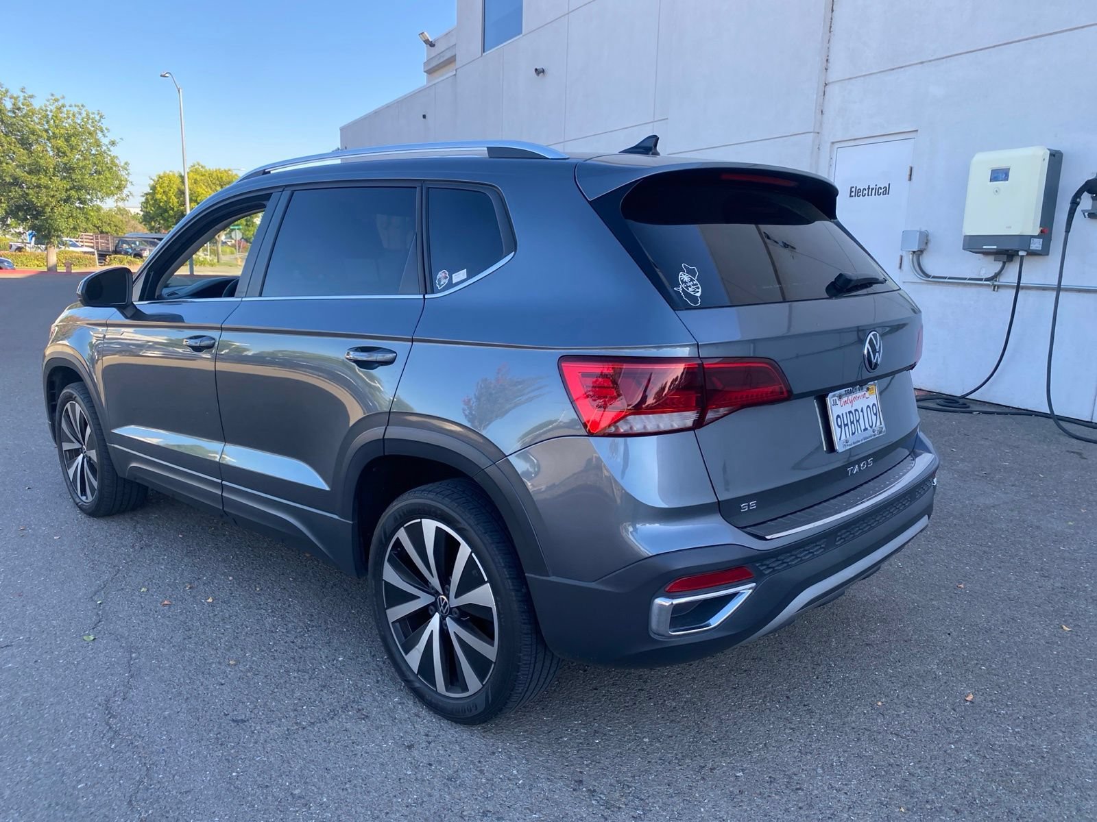 Used 2023 Volkswagen Taos SE FWD image 6