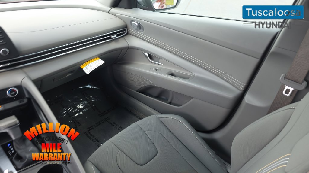 Used 2025 Hyundai Elantra Sport FWD image 28