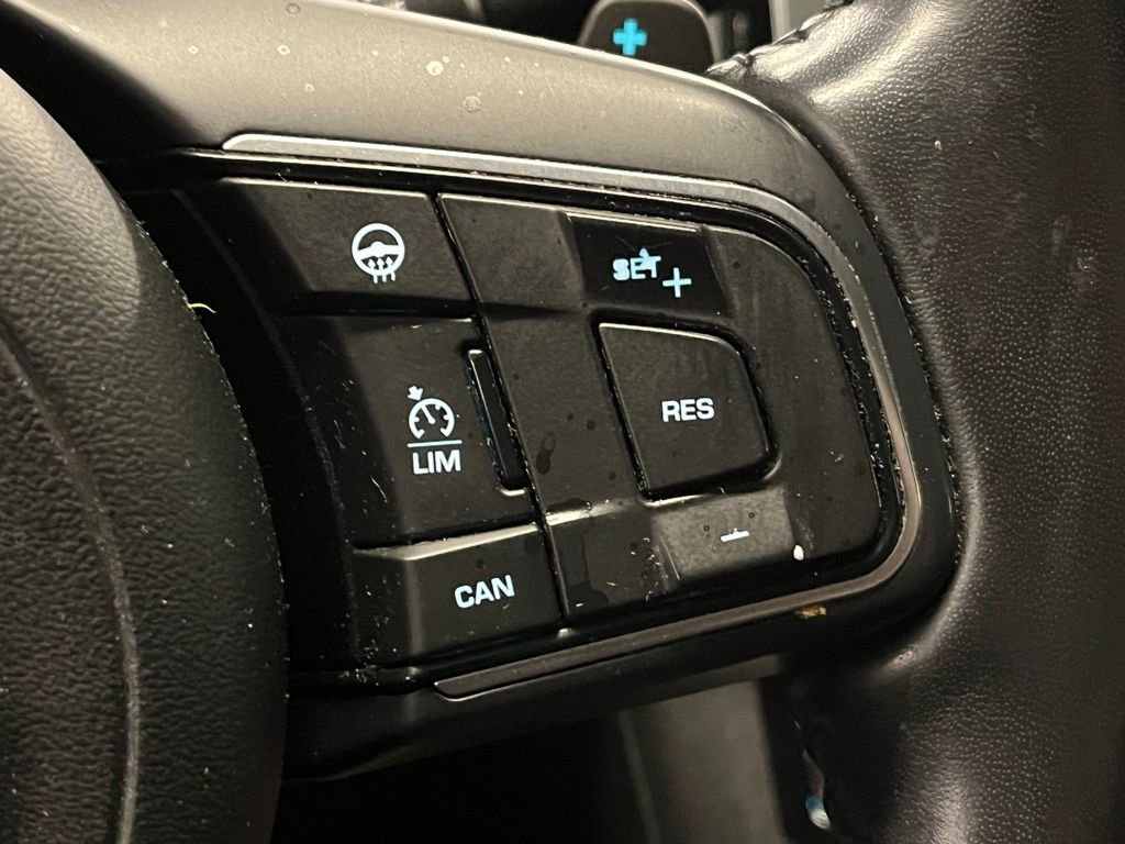 Used 2017 Jaguar F-PACE Prestige image 24