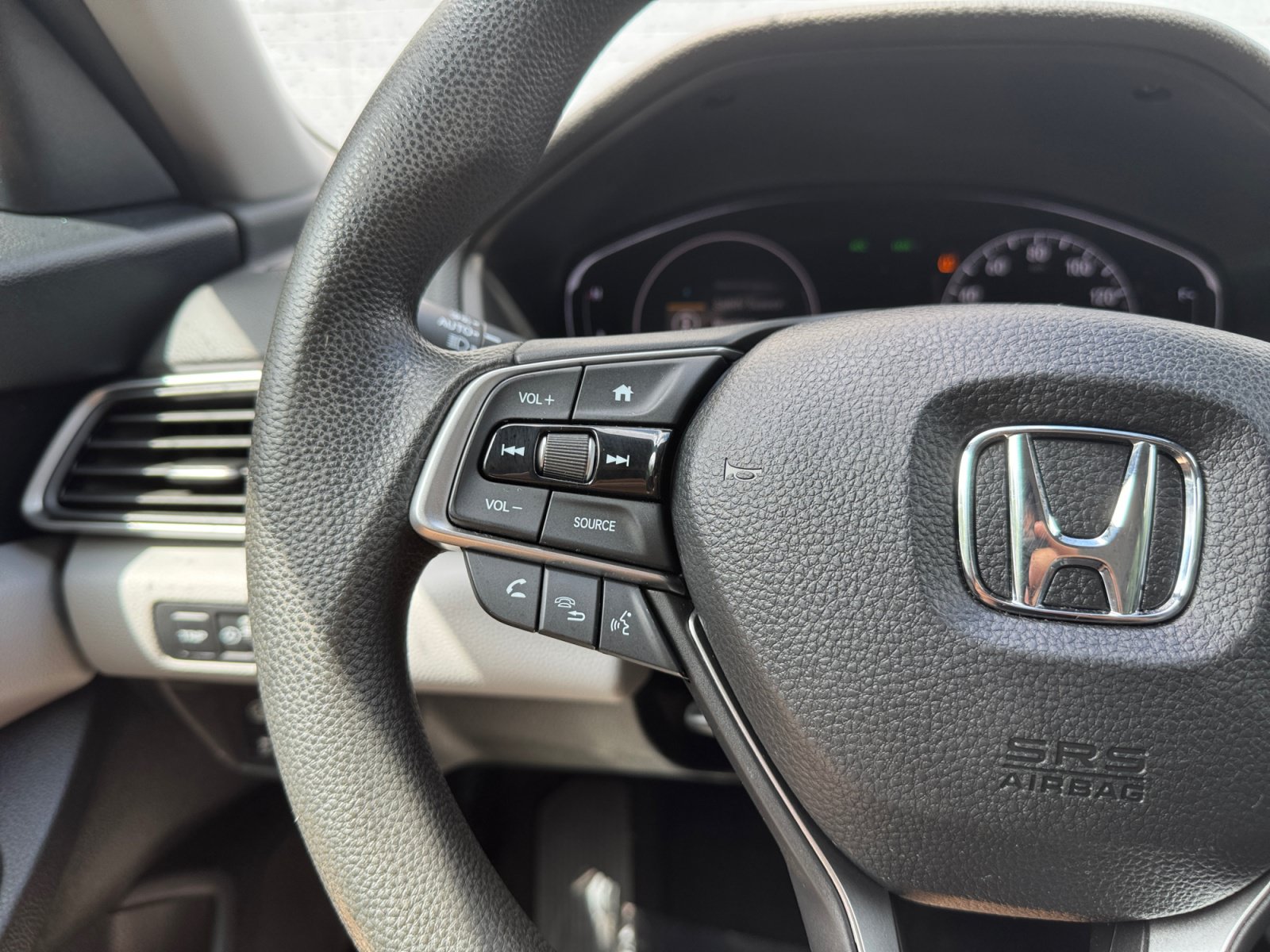 Used 2018 Honda Accord LX image 23