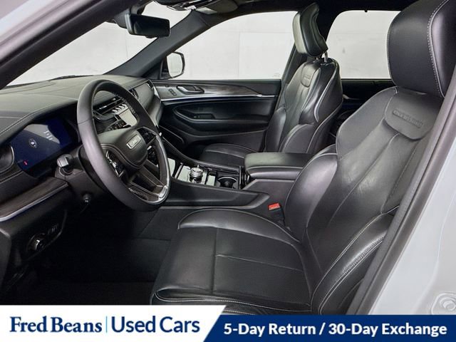 Used 2023 Jeep Grand Cherokee Overland w/ Luxury Tech Group IV AWD/4WD image 29