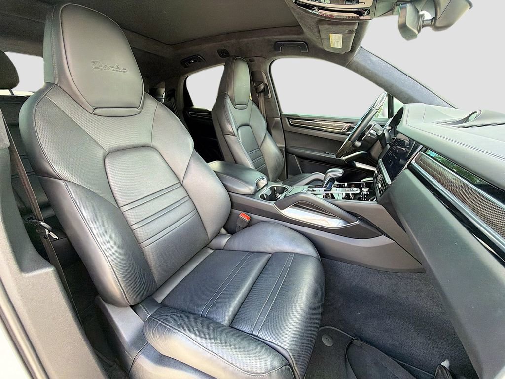 Used 2020 Porsche Cayenne Turbo image 19