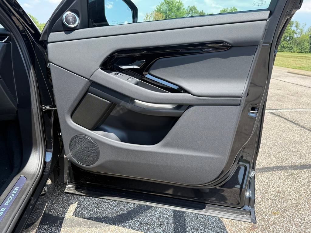New 2026 Land Rover Range Rover Evoque Dynamic SE image 14