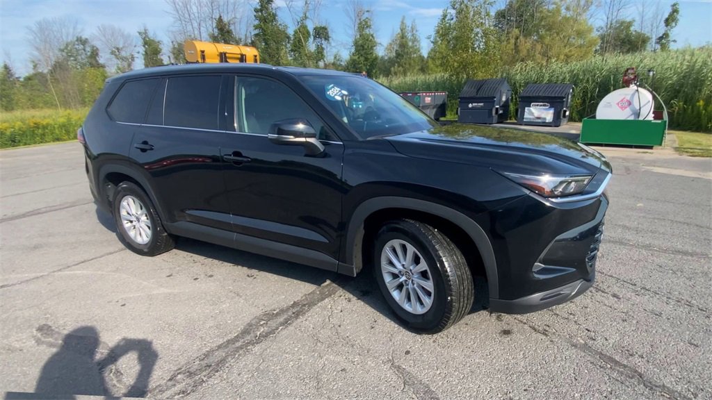 Used 2024 Toyota Grand Highlander XLE image 2