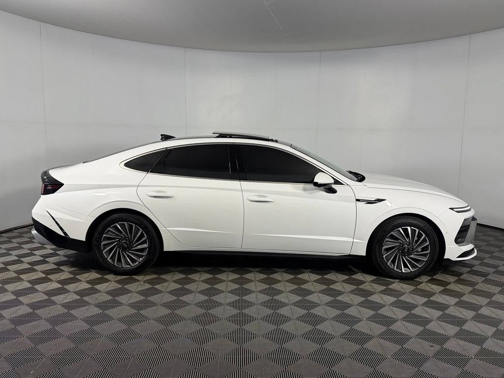 Used 2025 Hyundai Sonata Limited FWD image 5