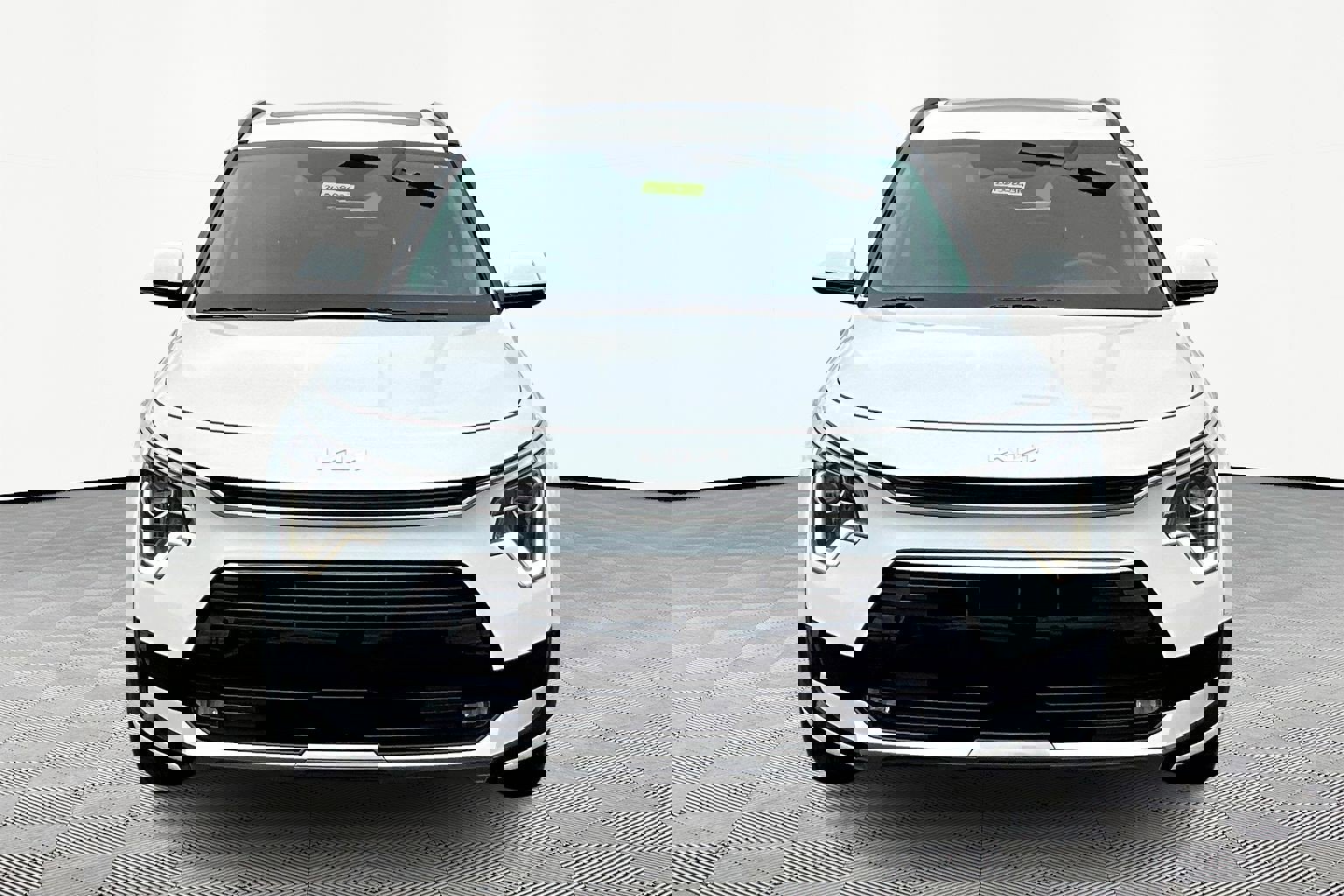 Used 2023 Kia Niro EX Touring FWD image 2