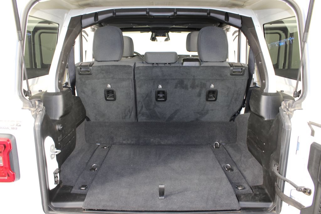 Used 2025 Jeep Wrangler Unlimited Sahara w/ Safety Group AWD/4WD image 17