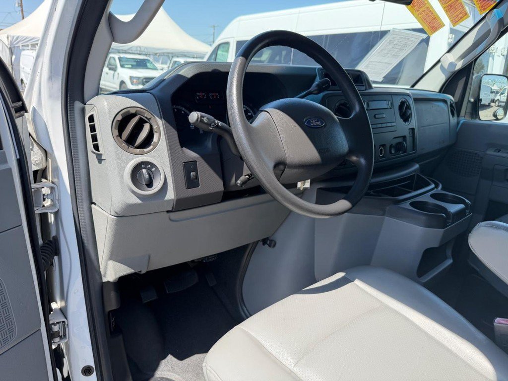 Used 2009 Ford E-350 and Econoline 350 Extended Wagon Super Duty RWD image 16