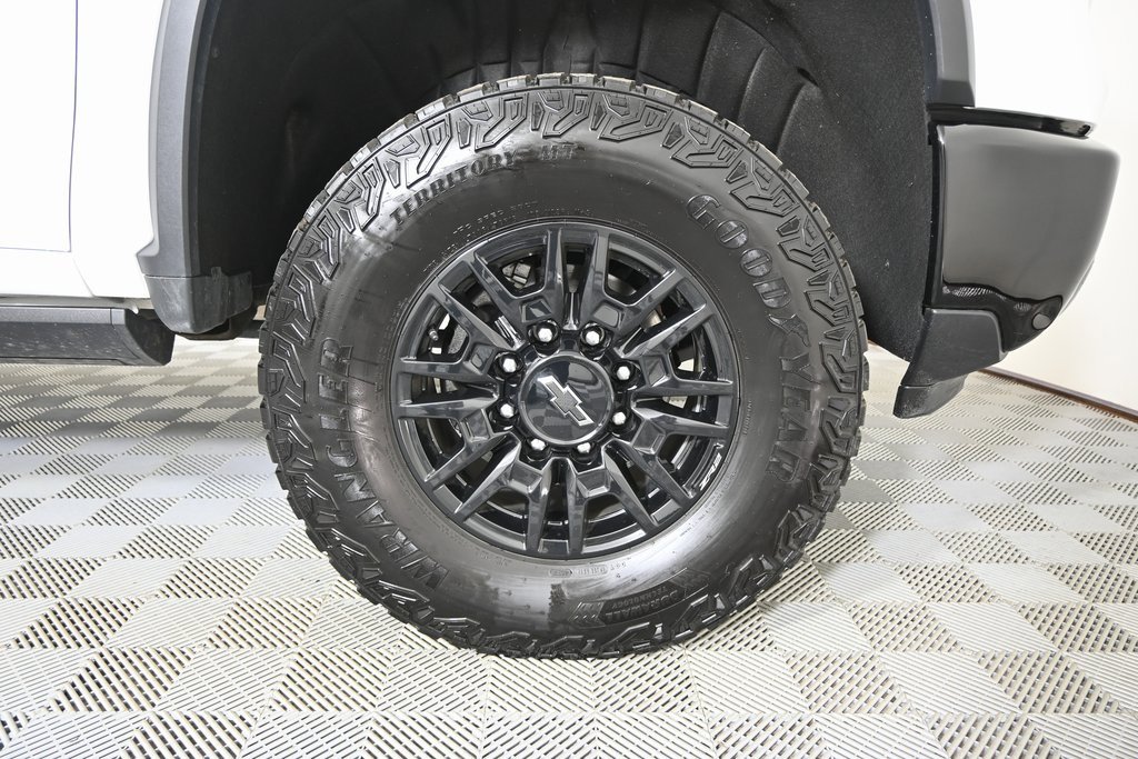 Used 2025 Chevrolet Silverado 2500 ZR2 w/ Technology Package image 12