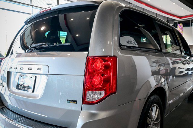 Used 2017 Dodge Grand Caravan SE FWD image 11