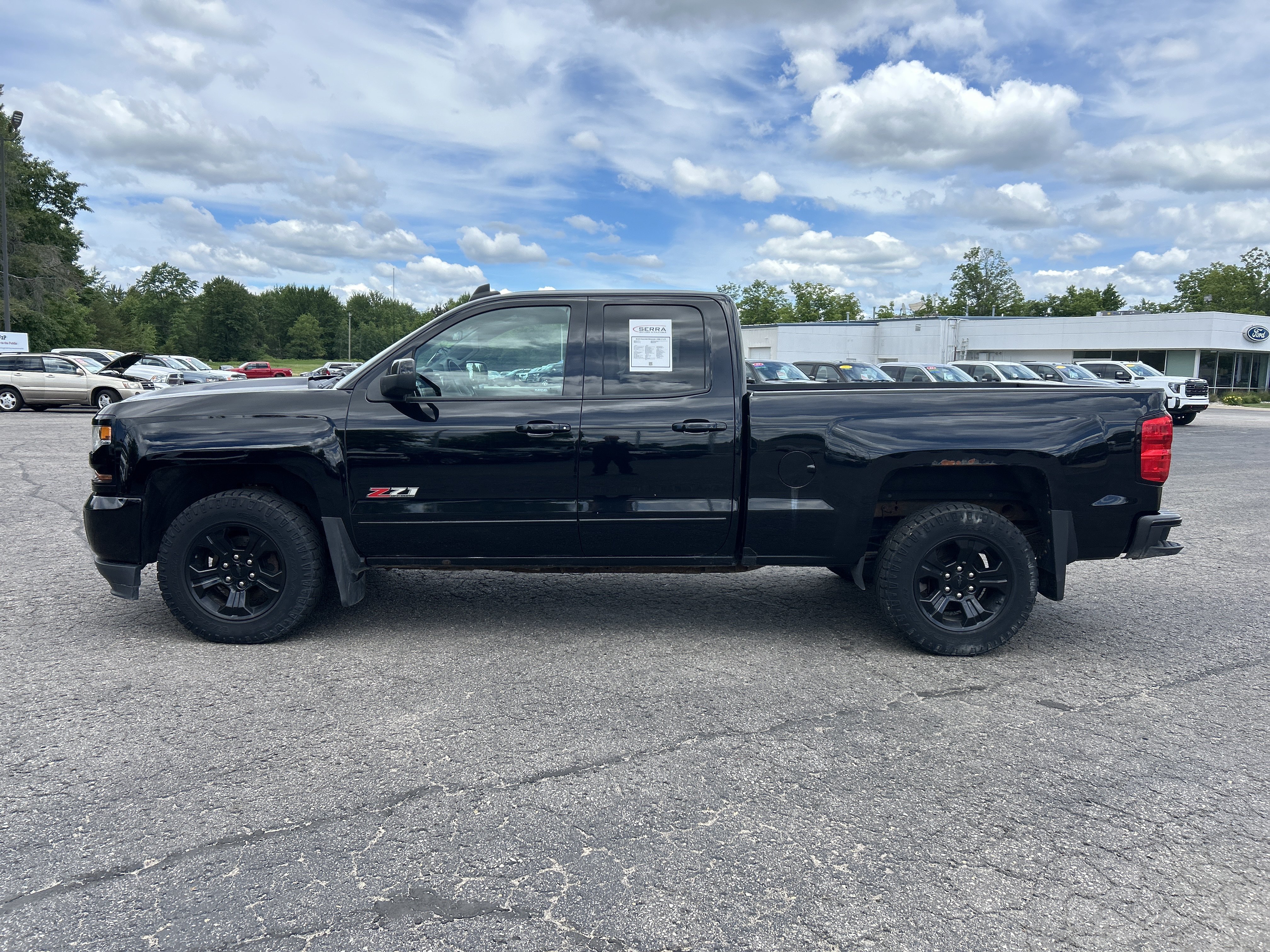 Used 2018 Chevrolet Silverado 1500 LT w/ Midnight Edition AWD/4WD image 6