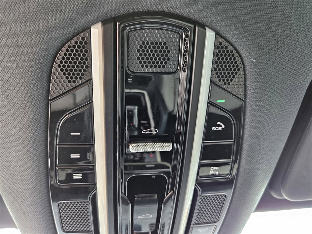 Used 2022 Porsche Cayenne image 24