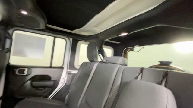 Used 2024 Jeep Wrangler Unlimited w/ Convenience Group AWD/4WD image 19