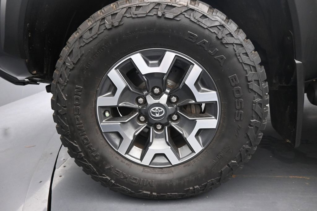 Used 2021 Toyota Tacoma TRD Off-Road w/ Technology Package AWD/4WD image 14