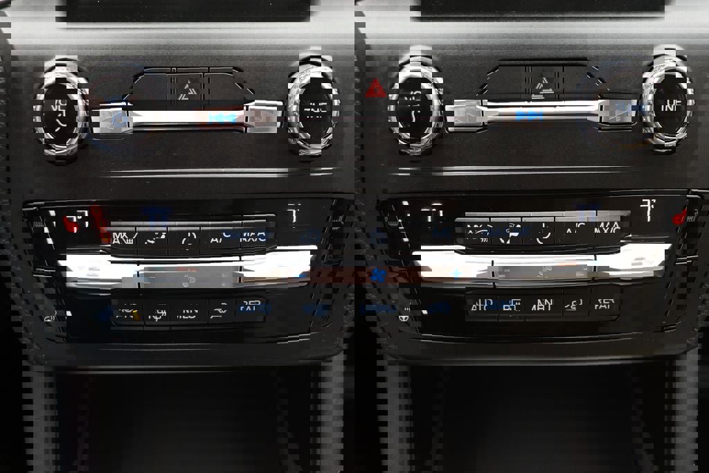 Used 2020 Ford Explorer XLT w/ Comfort Package image 22