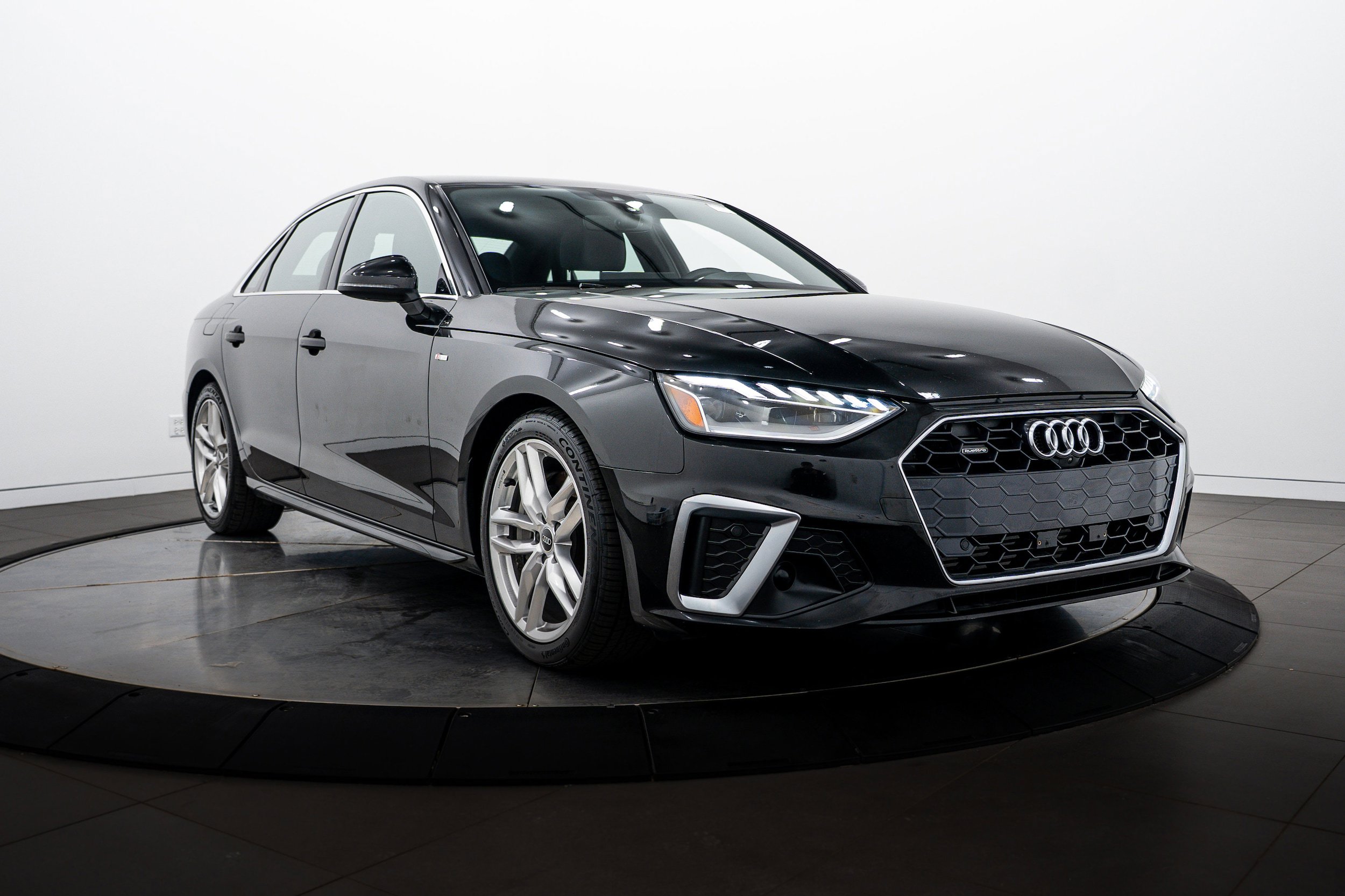 Used 2022 Audi A4 2.0T Premium Plus w/ Premium Plus Package AWD/4WD image 2