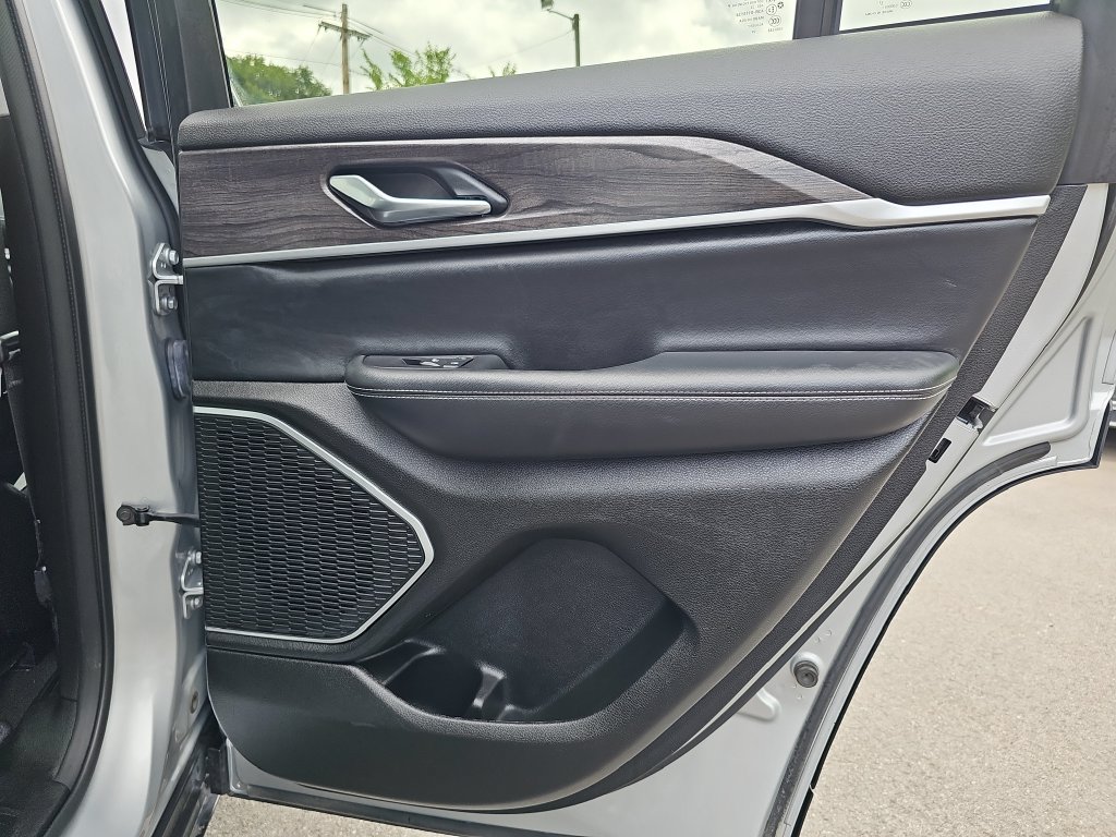 Used 2022 Jeep Grand Cherokee Limited AWD/4WD image 26