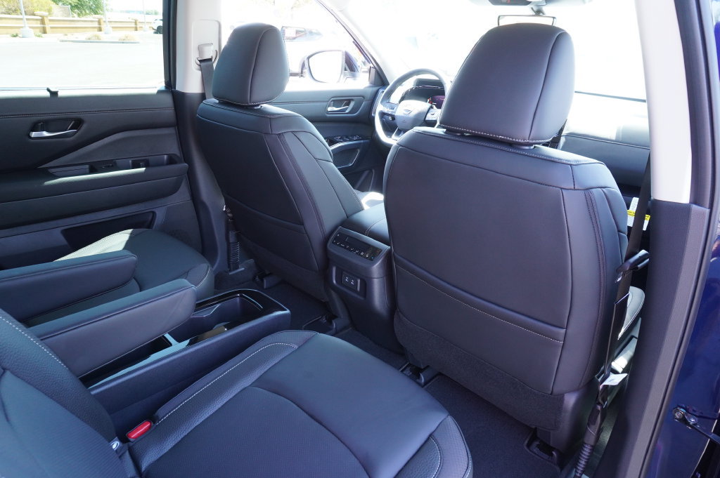 New 2026 Nissan Pathfinder SL w/ SL Premium Package FWD image 11