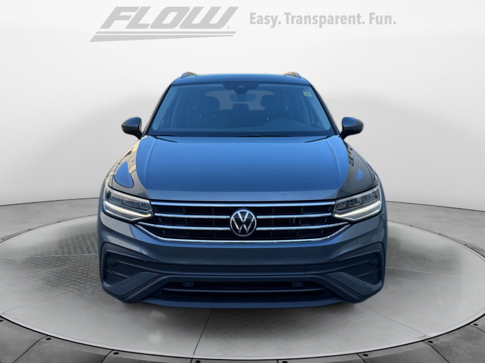 Used 2022 Volkswagen Tiguan SE image 2