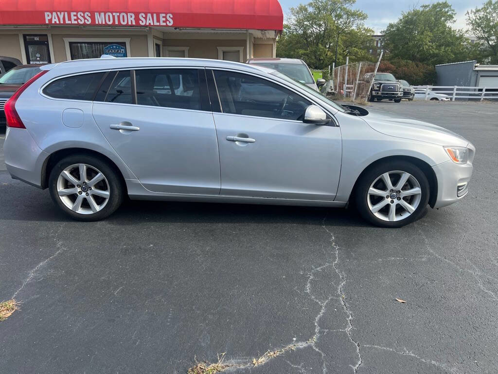 Used 2017 Volvo V60 T5 Premier w/ Convenience Package image 9