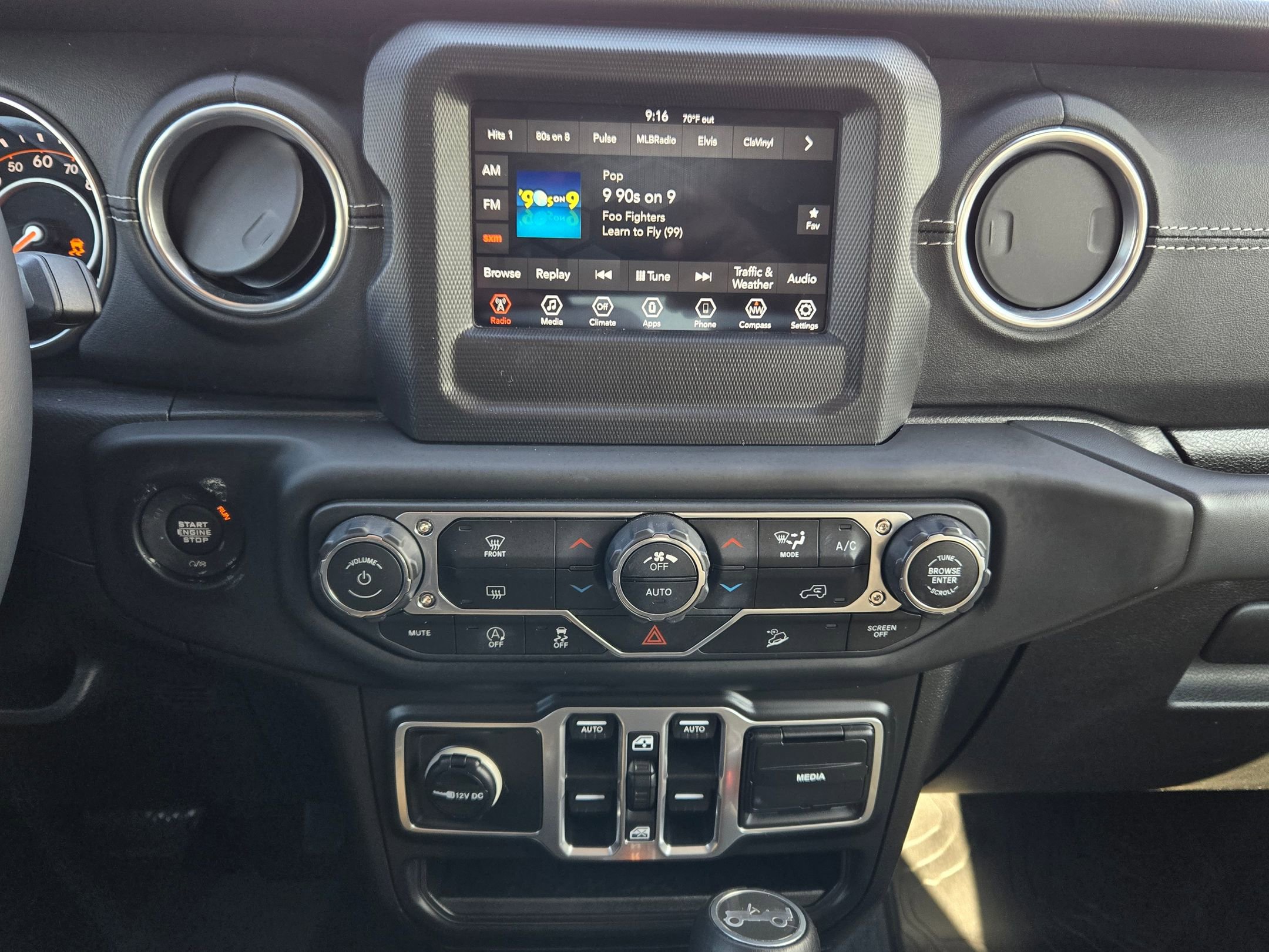 Used 2018 Jeep Wrangler Unlimited Sahara AWD/4WD image 15