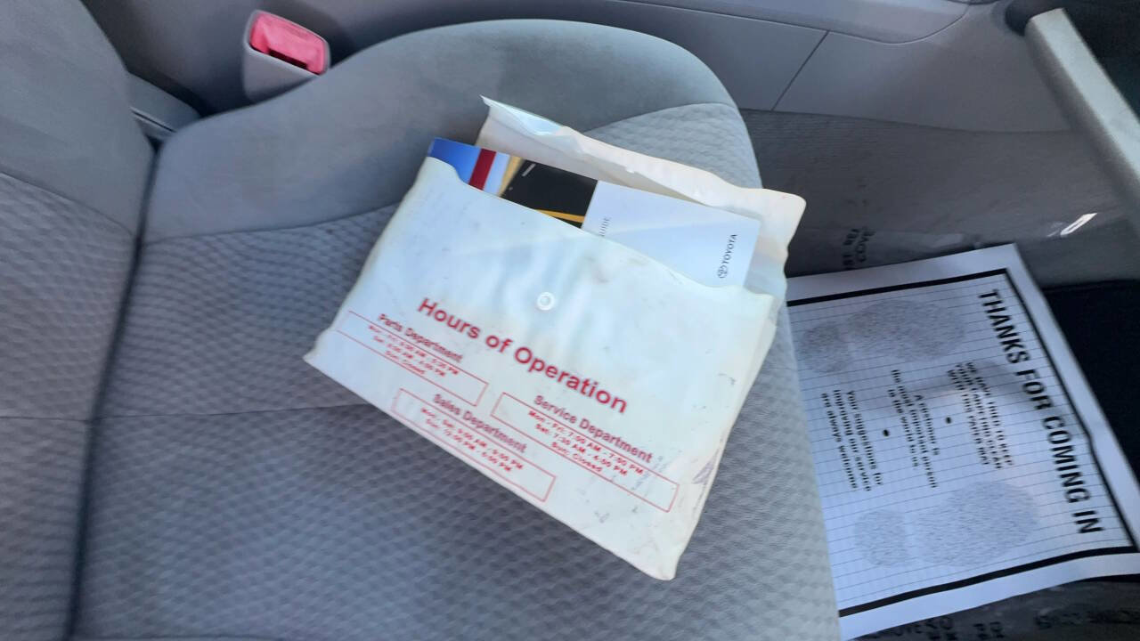 Used 2011 Toyota Camry LE image 18