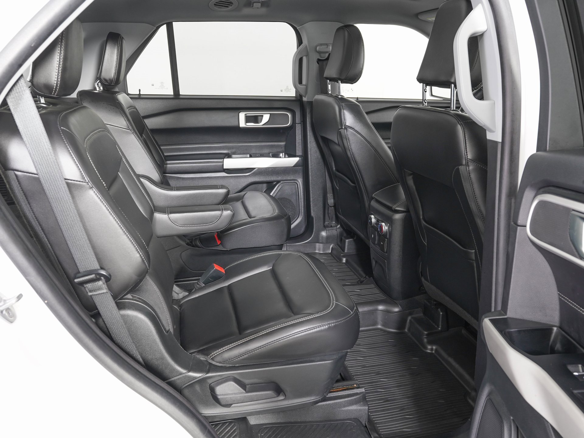 Used 2022 Ford Explorer XLT w/ Equipment Group 202A image 10