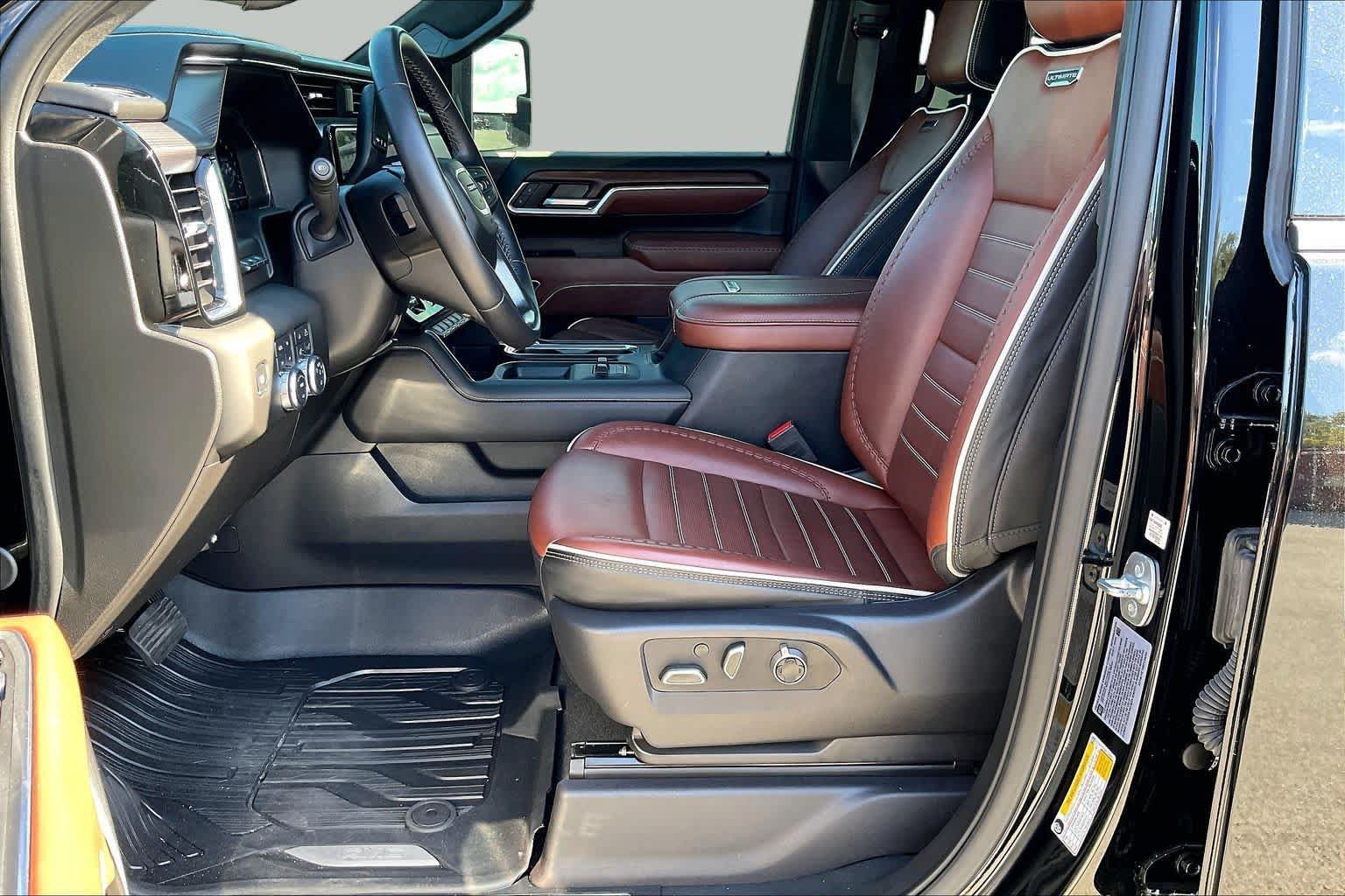 Used 2025 GMC Sierra 3500 Denali Ultimate AWD/4WD image 8
