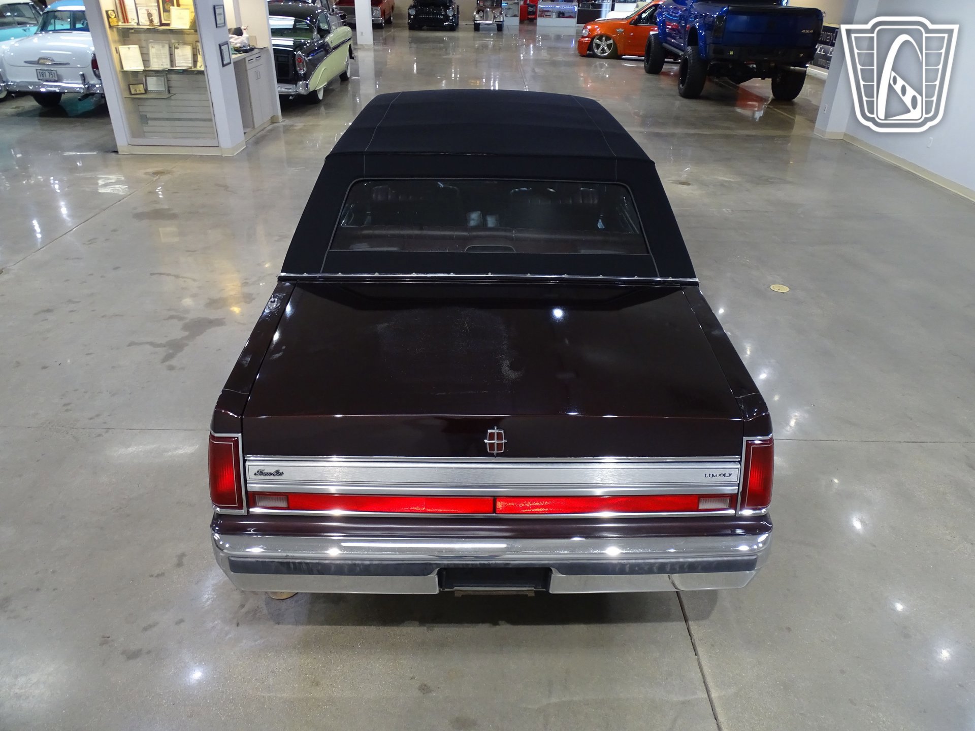 Used 1988 Lincoln Town Car RWD image 11