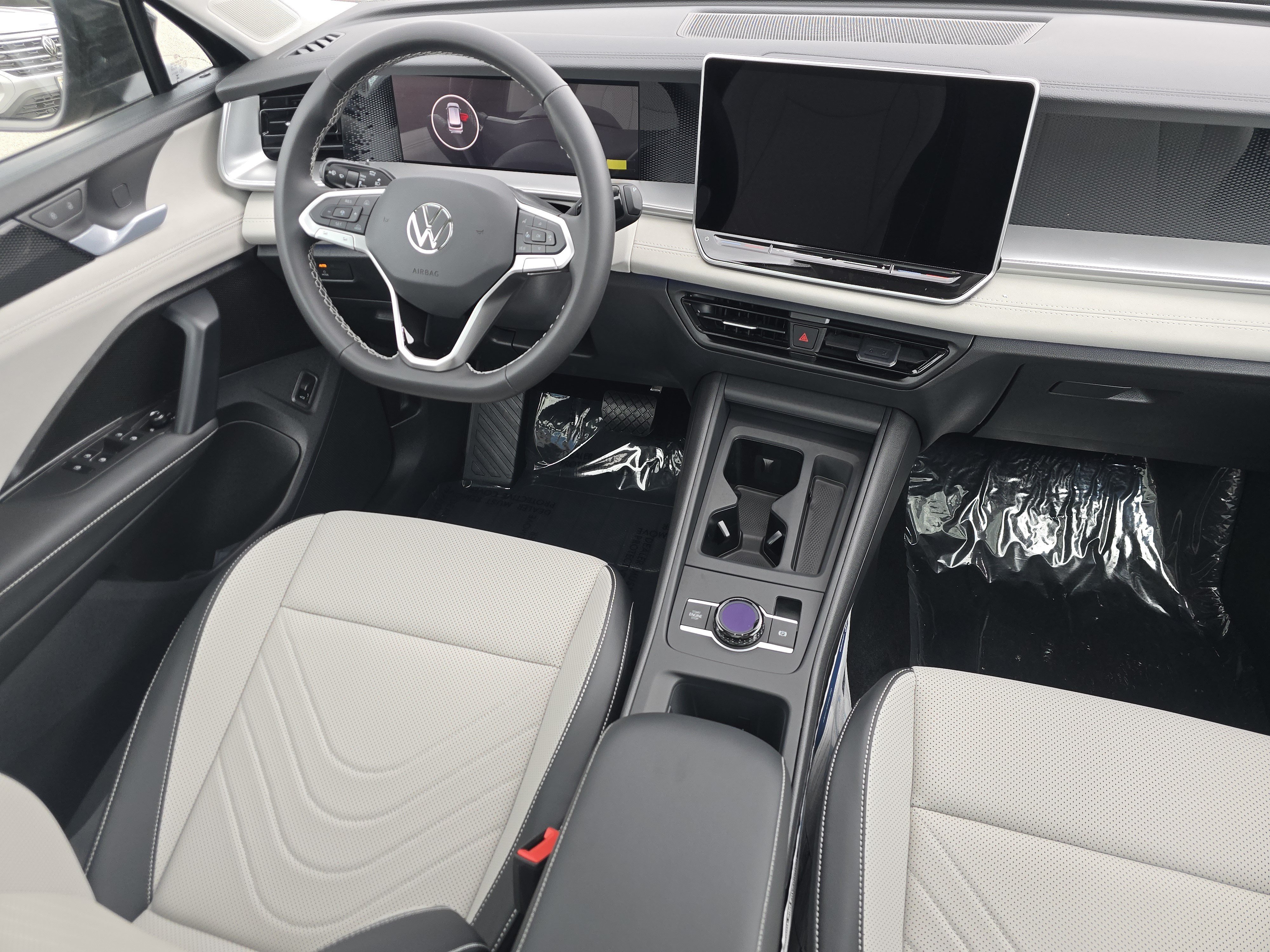 New 2026 Volkswagen Tiguan SE FWD image 17
