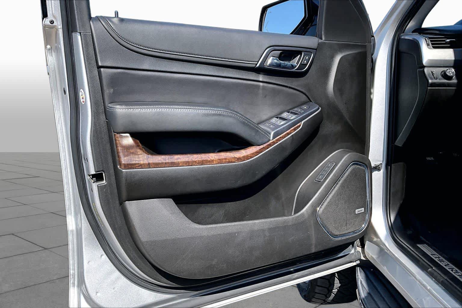 Used 2019 Chevrolet Tahoe LT w/ RST Edition AWD/4WD image 22