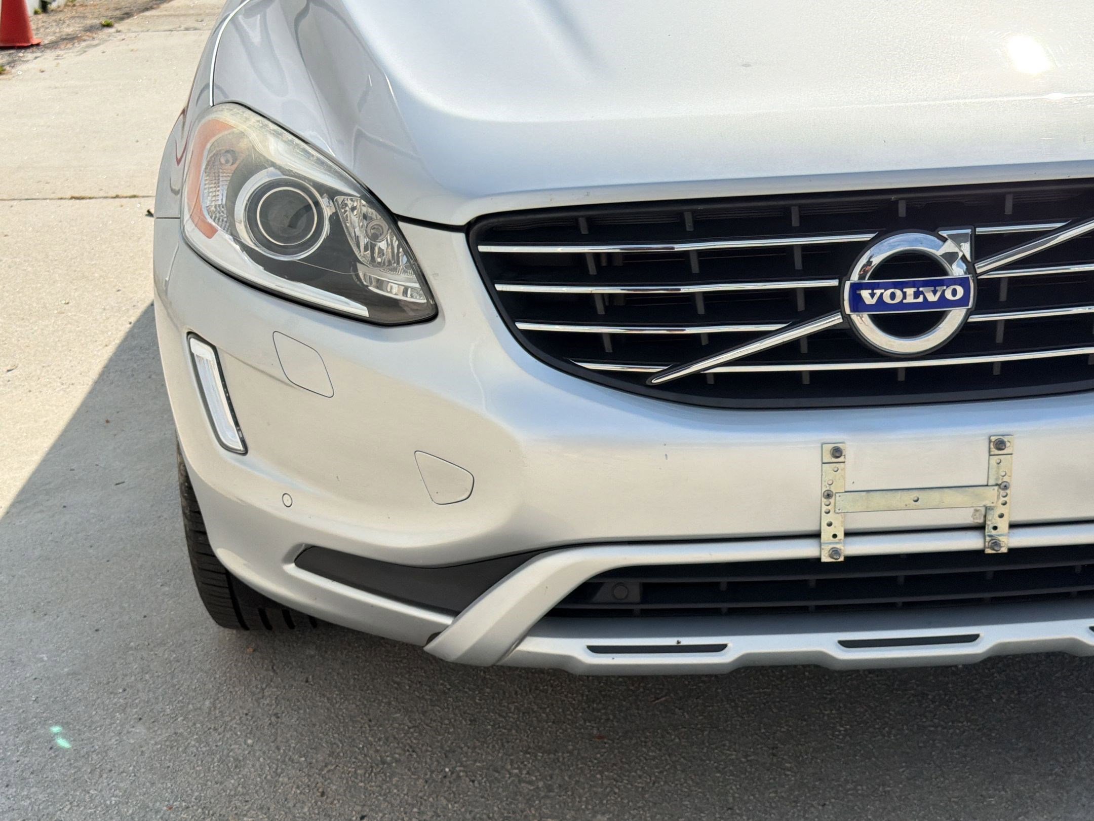 Used 2017 Volvo XC60 T6 Dynamic w/ Climate Package AWD/4WD image 11