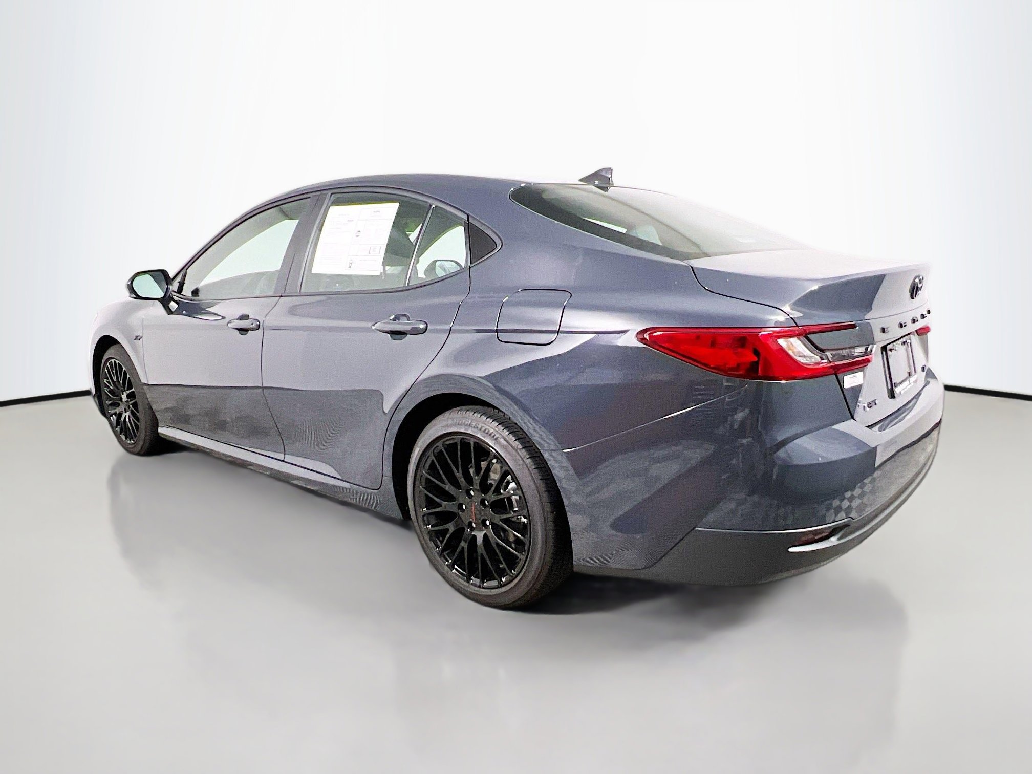 Used 2025 Toyota Camry LE image 8