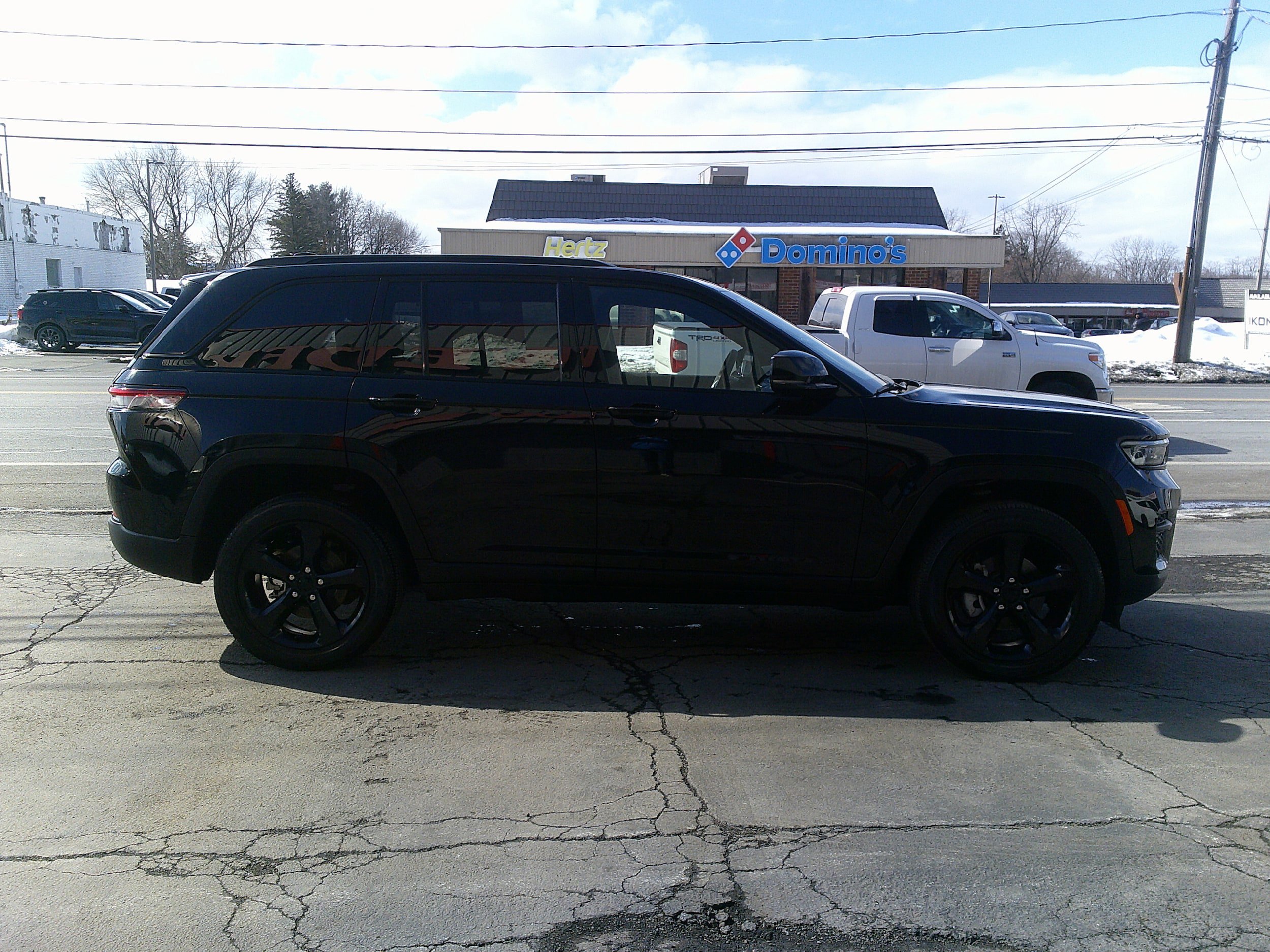 Used 2023 Jeep Grand Cherokee Altitude AWD/4WD image 7