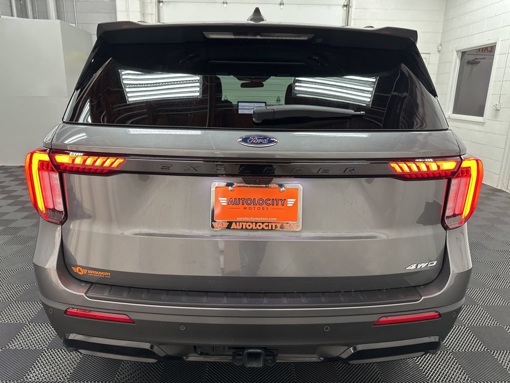 Used 2025 Ford Explorer ST-Line AWD/4WD image 9