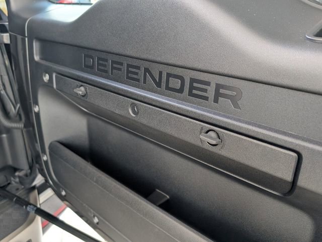 Used 2023 Land Rover Defender 130 X-Dynamic SE image 16