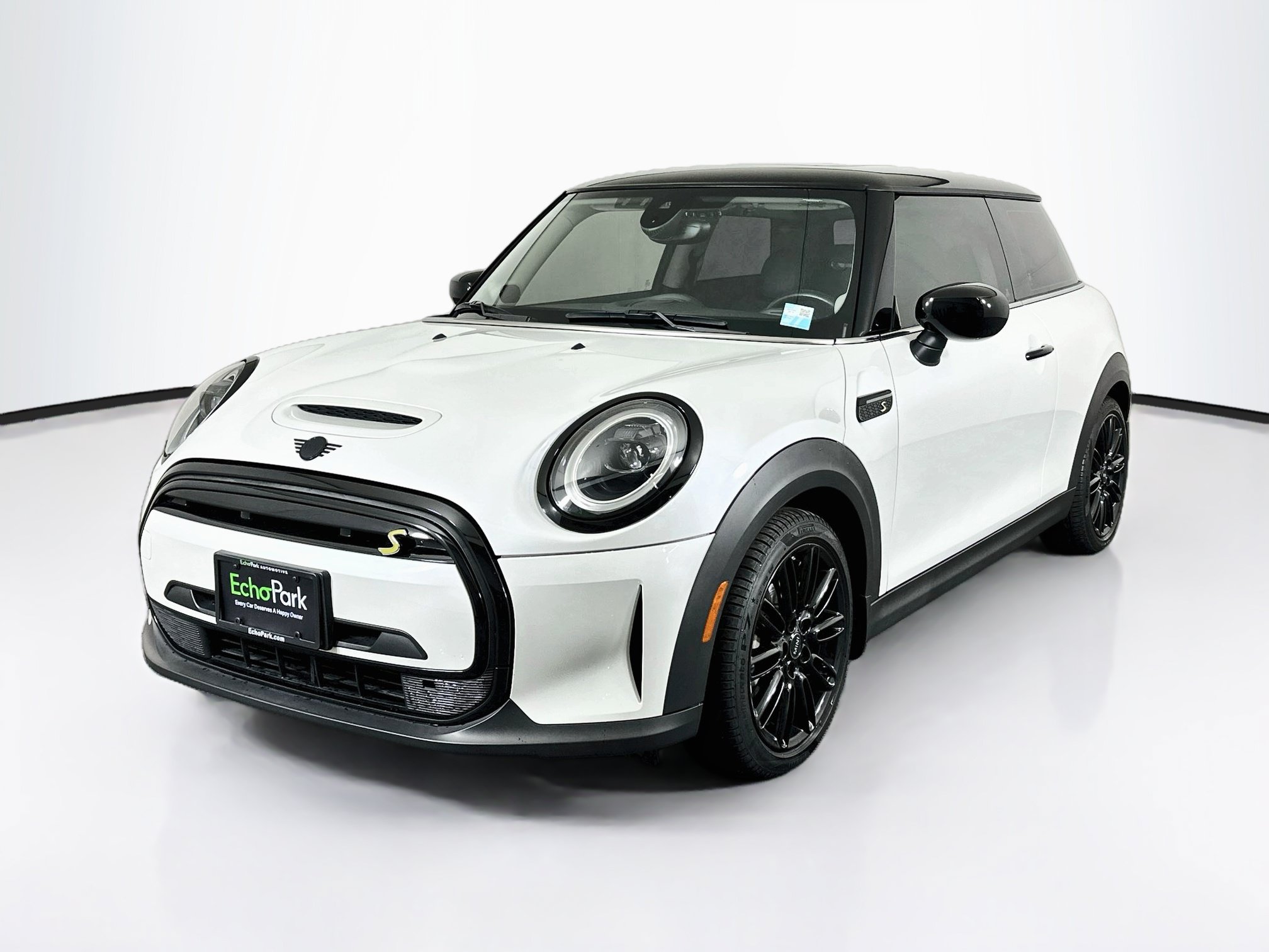 Used 2024 MINI Cooper SE FWD image 3