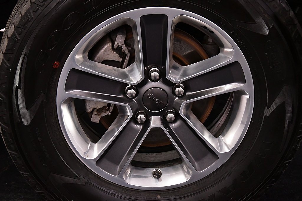 Used 2022 Jeep Wrangler Unlimited Sahara w/ Dual Top Group image 9