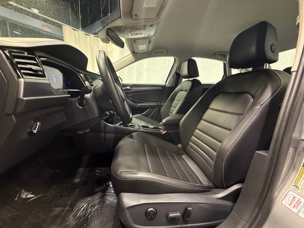 Used 2024 Volkswagen Jetta SE image 18