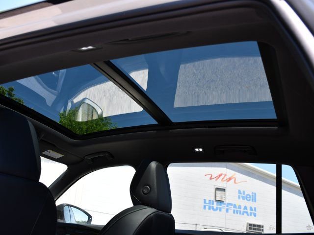 New 2026 Volkswagen Tiguan SE R-Line FWD image 17