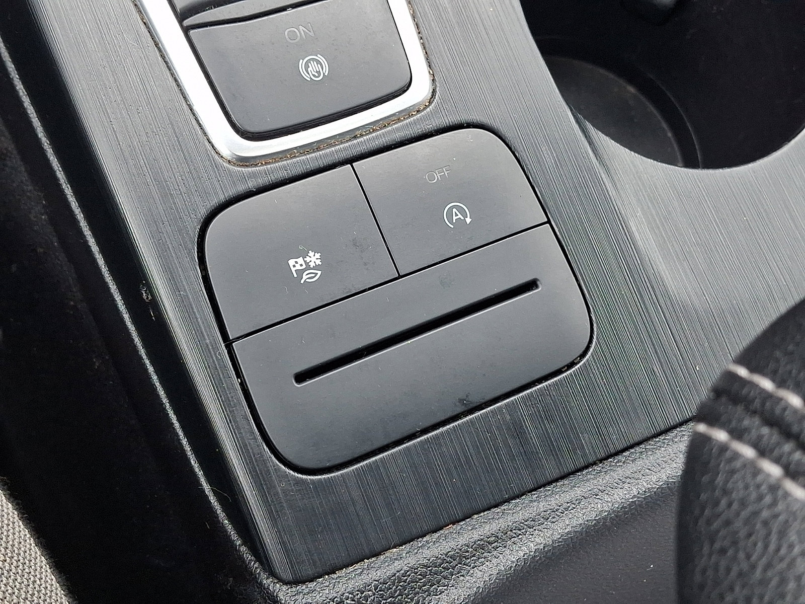 Certified 2022 Ford Escape SE w/ SE Sport Appearance Package AWD/4WD image 33