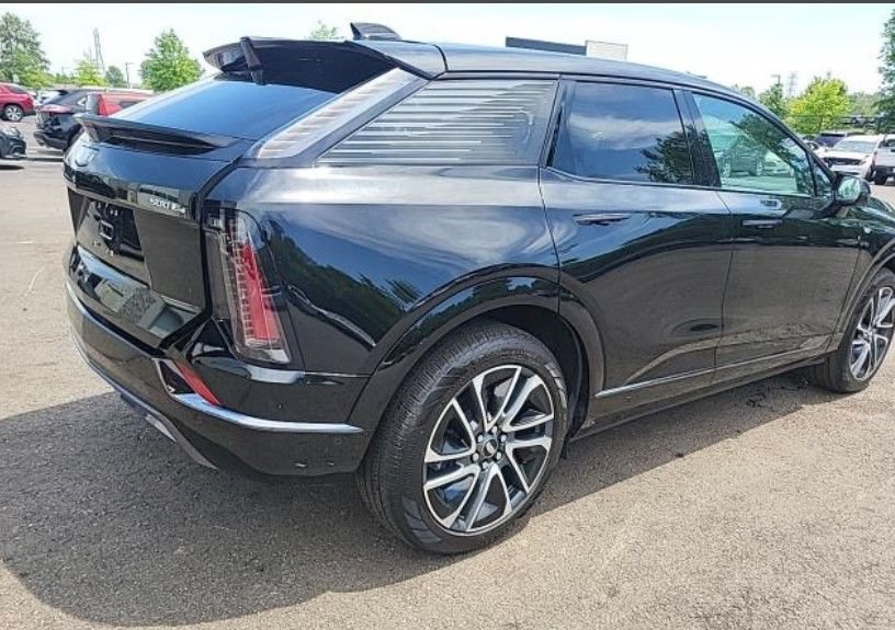 Used 2025 Cadillac Optiq Sport 1 AWD/4WD image 4
