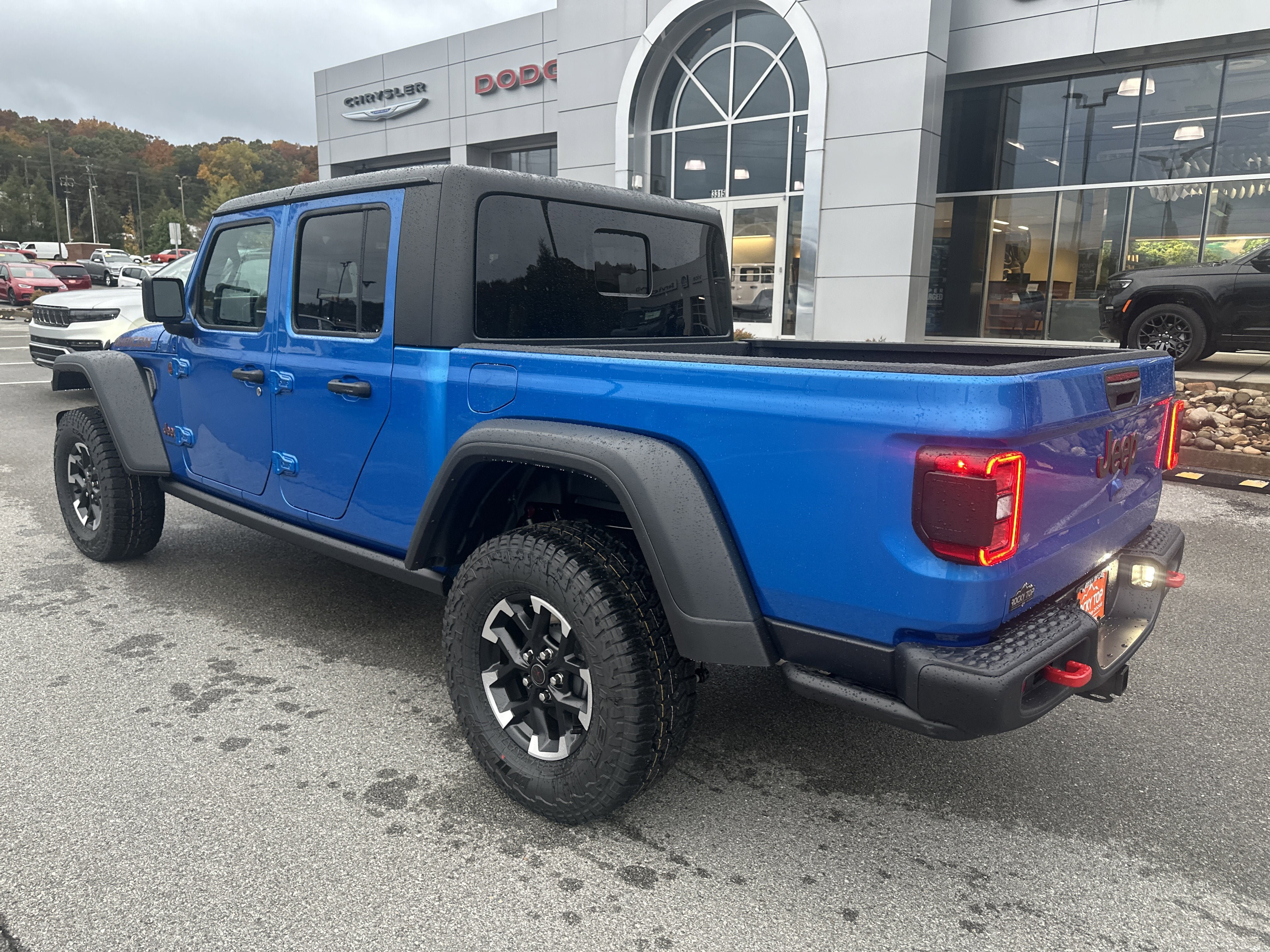 New 2026 Jeep Gladiator Rubicon w/ Technology Group AWD/4WD image 9