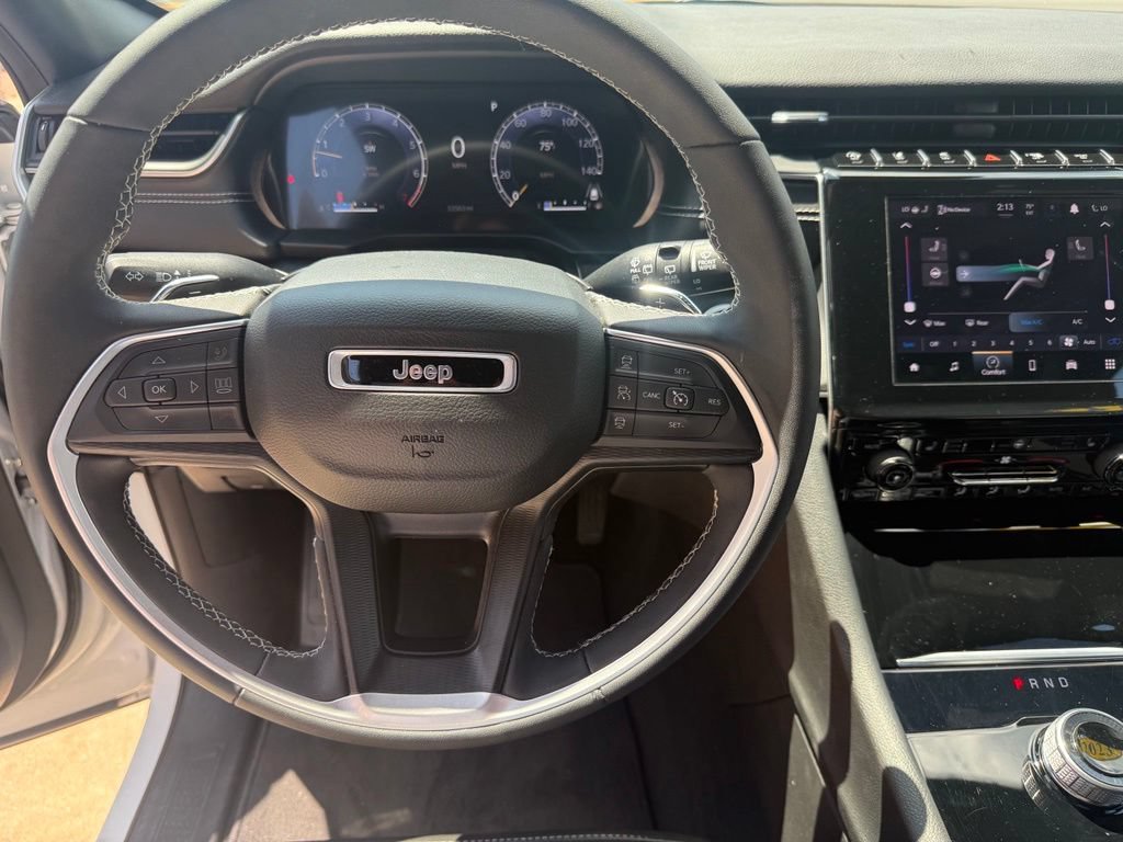 Used 2023 Jeep Grand Cherokee Altitude AWD/4WD image 31