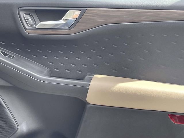 Certified 2020 Ford Escape Titanium image 29